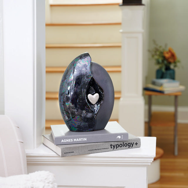 Kindred Heart Black, Full Size Urn