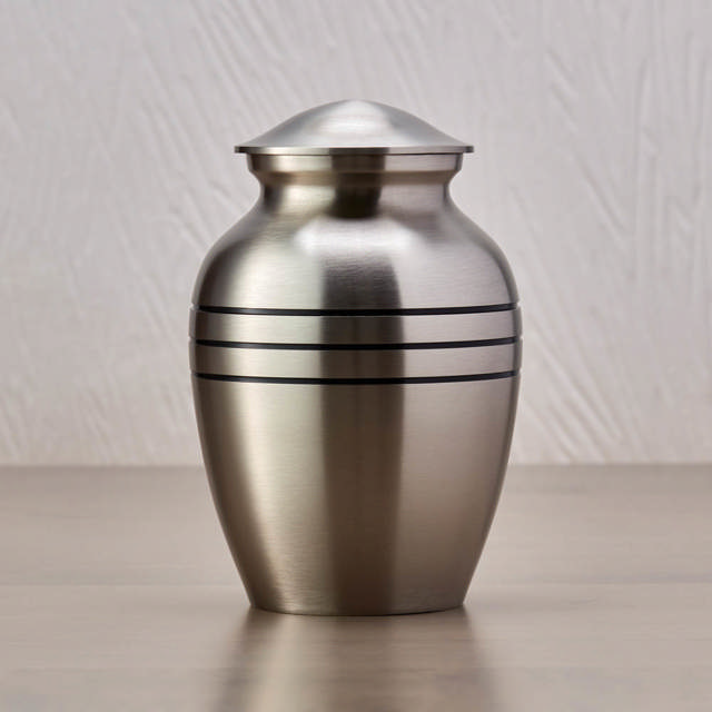 Classic Pewter, Small Urn