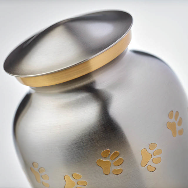 Classic Paw Pewter, Small Urn