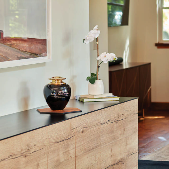 Satori Onyx, Full Size Urn