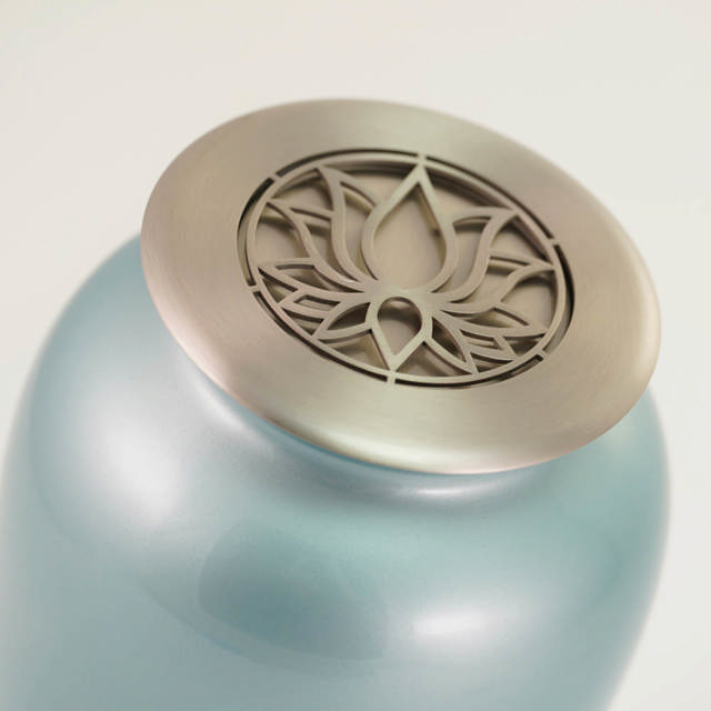 Cascade Scatter™ Classic, Blue Frost, Lotus