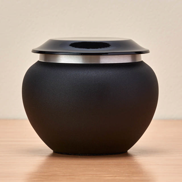 Pagoda Onyx, Extra Small Urn
